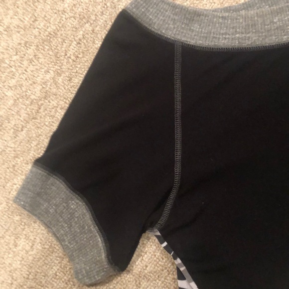 Jude Collection Colorblock Camo/Solid Top-Medium - Picture 4 of 7